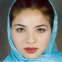 Roxana Saberi in a 2004 National Press Photographers File Image (From VOA News)